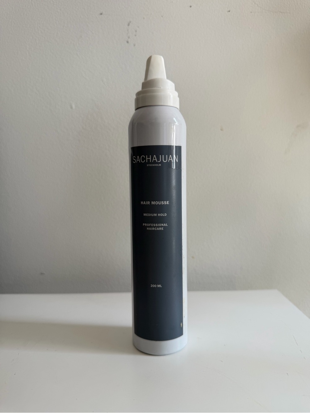 Sachajuan White & Black Hair Mousse – Medium Hold